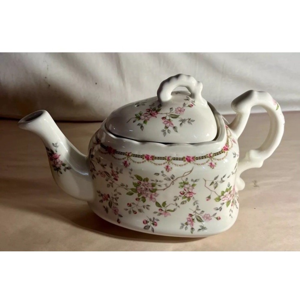 Crownford Giftware Corporation Apple Blossom Teapot With Lid‎